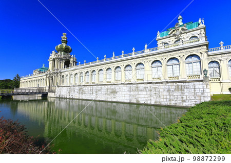 【佐賀県】シンメトリーな有田ポーセリンパーク 98872299