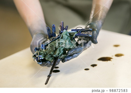 藍染を作る工程　素材画像伝統工芸のイメージ素材 98872583