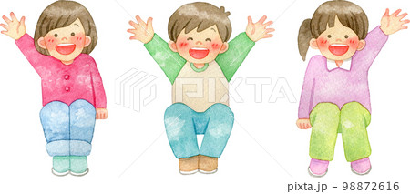 座って手を振る笑顔の子供たちの水彩イラスト 98872616