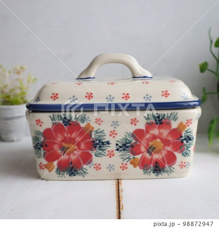 花柄の陶器バターケース 98872947