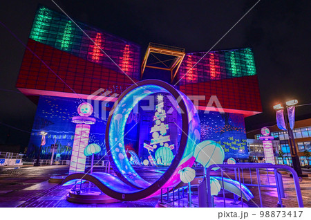 【大阪】夜の海遊館も楽しく、クリスマスイルミネーションも綺麗でした。 98873417