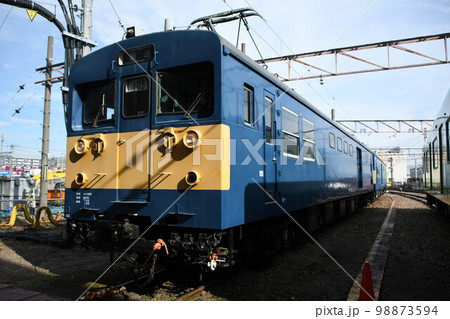 車両基地に停車する145系電車 98873594