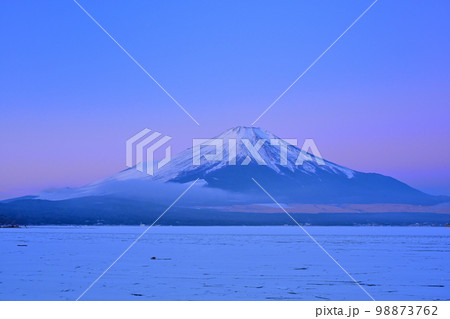 冬の富士山 98873762