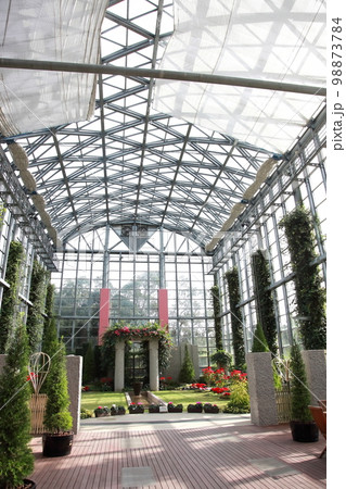 原子力発電所の排熱水を利用した施設の温室植物園 98873784