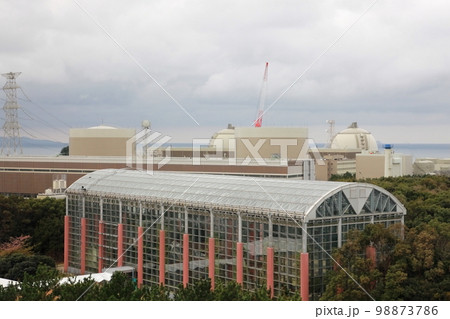 原子力発電所の排熱水を利用した施設の温室植物園 98873786