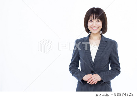 笑顔の30代ビジネスウーマン 笑顔の30代ビジネスウーマン 98874228