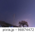 わに塚の一本桜と星空 98874472