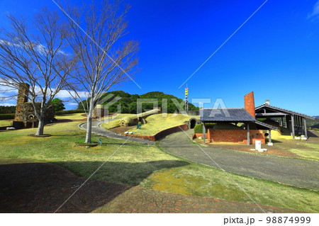 【長崎県】晴天の波佐見やきもの公園（世界の窯広場） 98874999