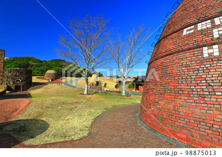 【長崎県】晴天の波佐見やきもの公園（世界の窯広場） 98875013