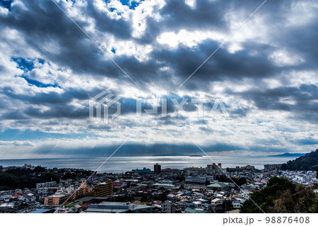 ある冬の日の湯河原の景色 ある冬の日の湯河原の景色 98876408