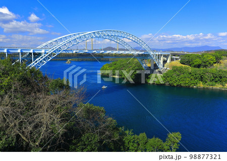 【長崎県】晴天の新西海橋(針尾瀬戸) 【長崎県】晴天の新西海橋(針尾瀬戸) 98877321