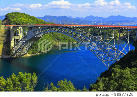 【長崎県】晴天の西海橋（針尾瀬戸） 98877326