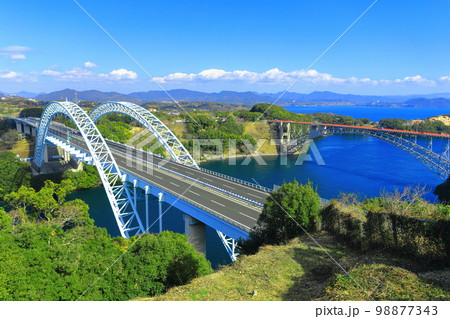 【長崎県】晴天の西海橋と新西海橋（針尾瀬戸） 98877343