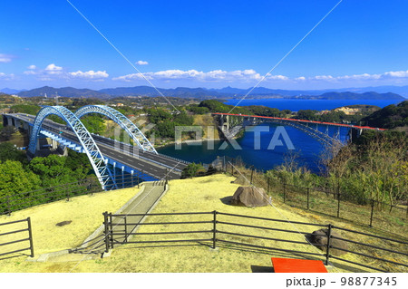 【長崎県】晴天の西海橋と新西海橋（針尾瀬戸） 98877345