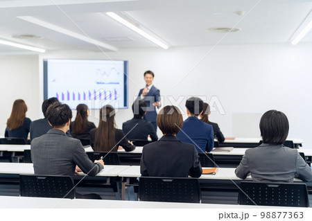 会議　セミナー　講習　研修　勉強会　ビジネス　ビジネスマン　オフィス 98877363