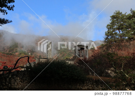 山梨県富士河口湖町の久保田一竹美術館の風景 98877768