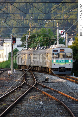 秩父鉄道の風景 7000系(和銅黒谷駅付近) 秩父鉄道の風景 7000系(和銅黒谷駅付近) 98878392