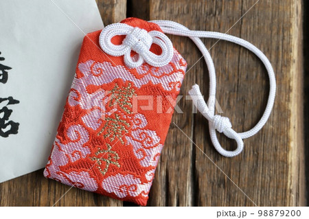 日本のお守り　赤い布の健康守 98879200
