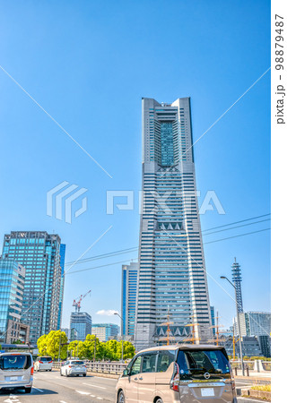 横浜桜木町の都市風景 ランドマークタワー 横浜桜木町の都市風景 ランドマークタワー 98879487