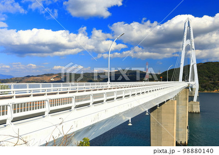 【長崎県】晴天の大島大橋（呼子の瀬戸） 98880140