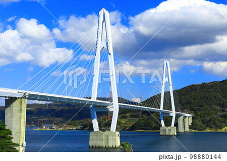 【長崎県】晴天の大島大橋（呼子の瀬戸） 98880144