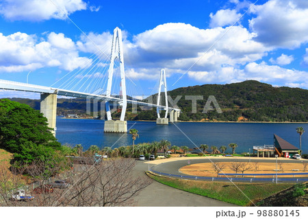 【長崎県】晴天の大島大橋（呼子の瀬戸） 98880145
