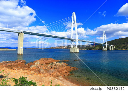 【長崎県】晴天の大島大橋（呼子の瀬戸） 98880152