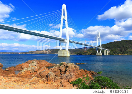 【長崎県】晴天の大島大橋（呼子の瀬戸） 98880155
