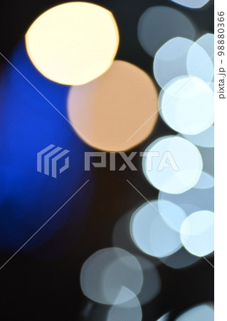 イルミネーションの玉ボケ イルミネーションの玉ボケ 98880366