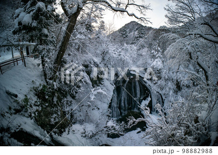 冬の関山大滝 98882988