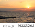 岬と夕陽 98883208