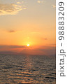 海と夕陽 98883209