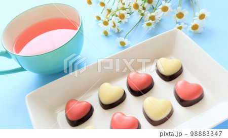 ホワイトデーとローズヒップティー【カモミールの花】 ホワイトデーとローズヒップティー【カモミールの花】 98883347