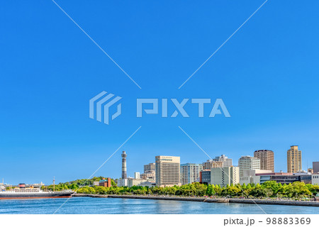 横浜の都市風景　横浜マリンタワー 98883369