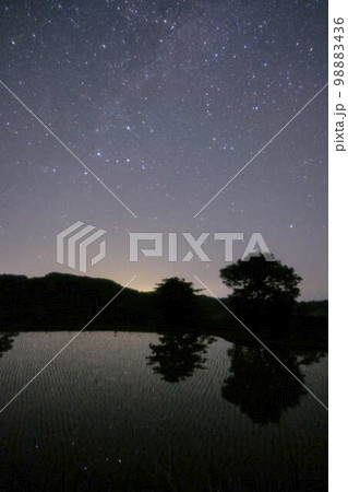 棚田と天の川 98883436