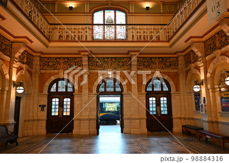 【ダニーデン・ニュージーランド】ダニーデン駅舎 98884316