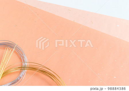 和紙と水引の背景 98884386