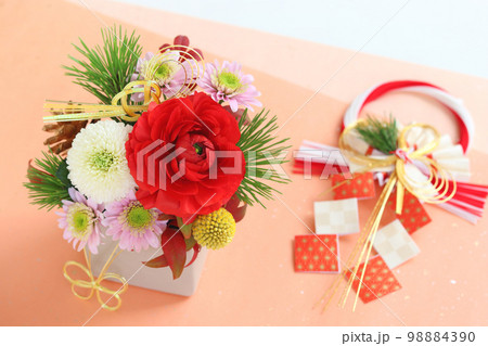 お正月のフラワーアレンジ 98884390