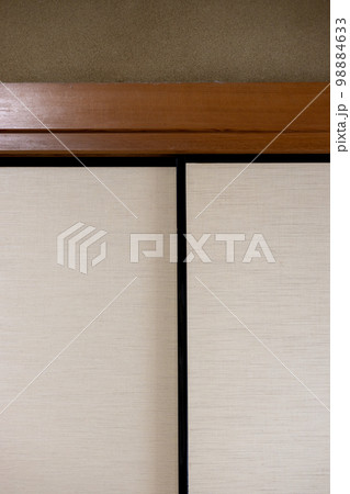 古い家のふすま 98884633