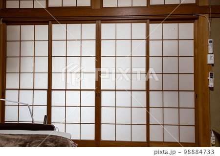 古い家の障子 古い家の障子 98884733