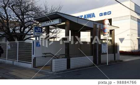 JR東西線の御幣島駅の出入口 JR東西線の御幣島駅の出入口 98884766