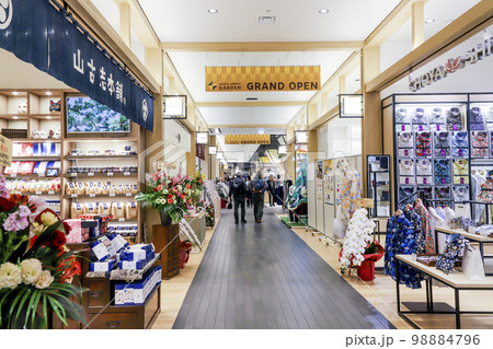 羽田エアポートガーデン　2F羽田参道 98884796