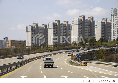 建物 高速道路 次 98885730