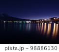 河口湖の富士山夜景 98886130