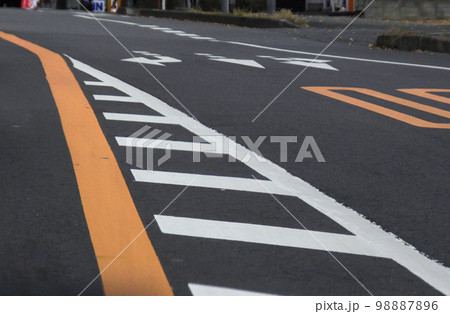 ゼブラゾーン 導流帯 ゼブラゾーン 導流帯 98887896