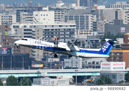 ANAウイングスの旅客機 DHC8-Q400 ANAウイングスの旅客機 DHC8-Q400 98890682