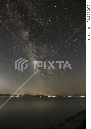 瀬戸内の夏の星景色 天の川とさそり座 瀬戸内の夏の星景色 天の川とさそり座 98891007