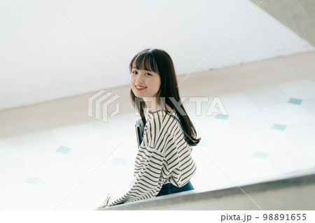 女子学生のポートレート 女子学生のポートレート 98891655