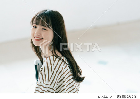 女子学生のポートレート 女子学生のポートレート 98891658