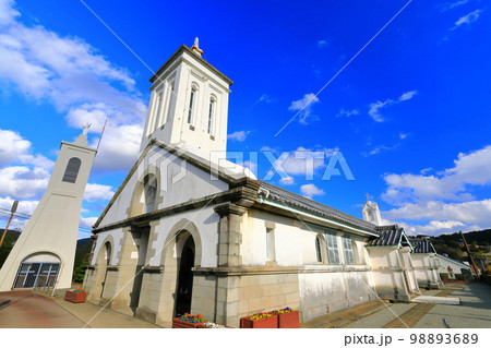 【長崎県】晴天の出津教会堂（石積出津集落） 98893689